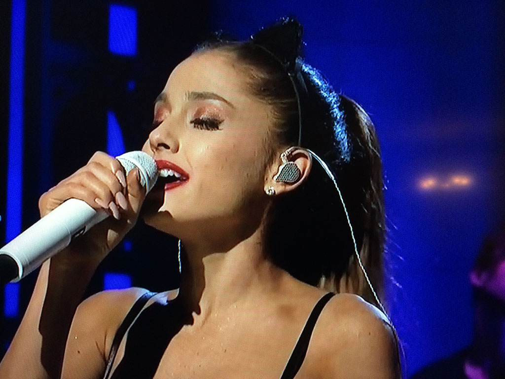 Ariana-Grande-In-Ear-Monitors-web
